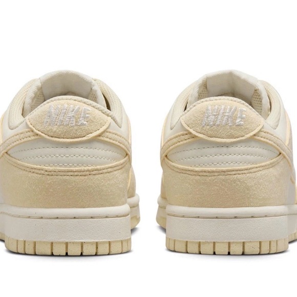 Nike DUNK LOW HJ 7673004 Sheikh Women – Soft Pearl/Beach-pale Ivory-white Size 7 - Picture 4 of 7